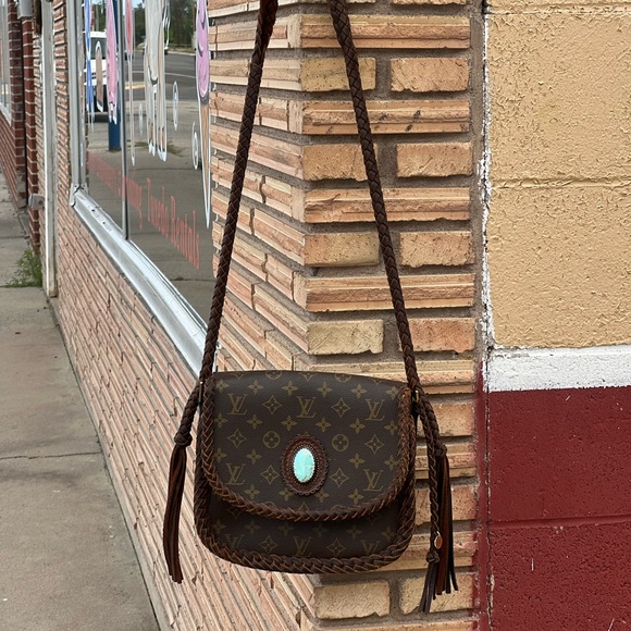 Leather & Vodka Louis Vuitton Saint Cloud - Picture 13 of 15